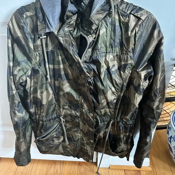 YMI camo jacket women size L - Picture 3 of 4